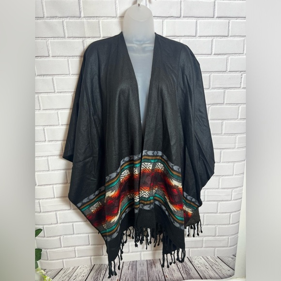Reversible Acrylic women Poncho made in ECUADOR/black one size - Picture 2 of 10